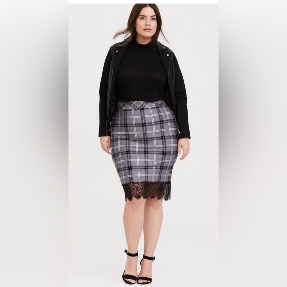 Mini Studio Luxe Ponte Lace
Trim Pencil Skirt